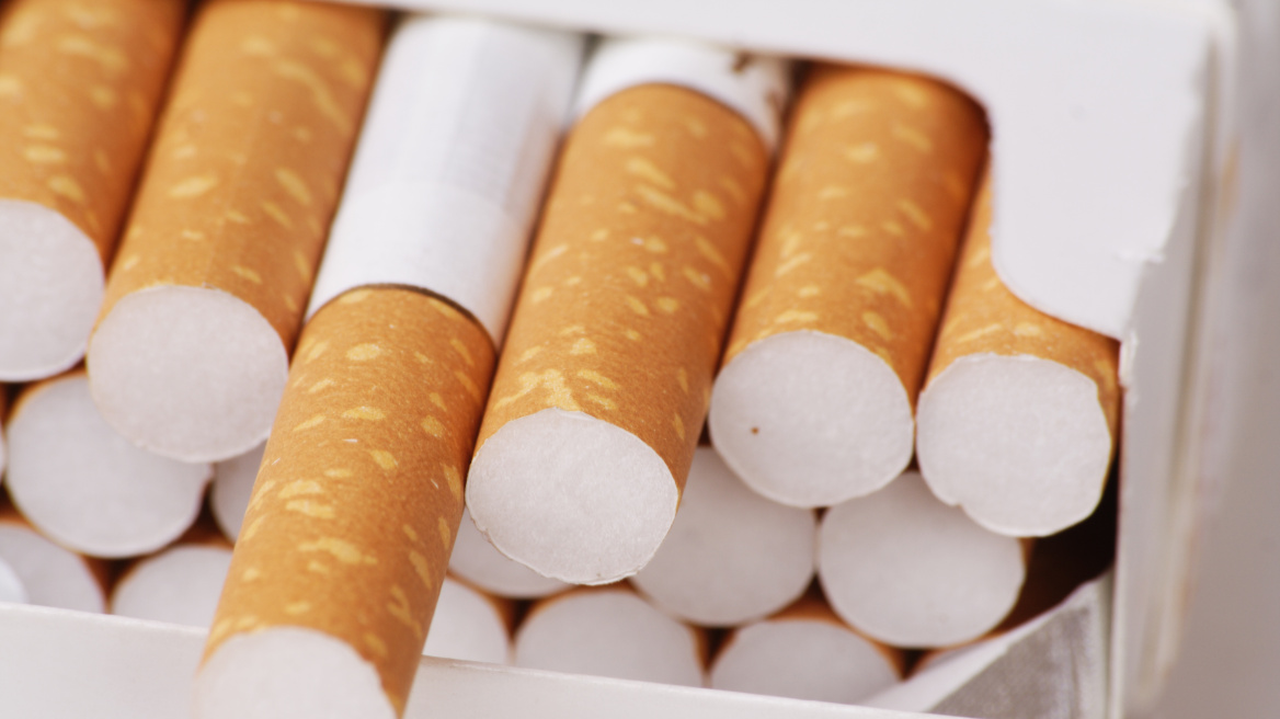«Καπνός» γίνονται 700 εκατ. ευρώ από τα δημόσια ταμεία λόγω του παρεμπορίου τσιγάρων