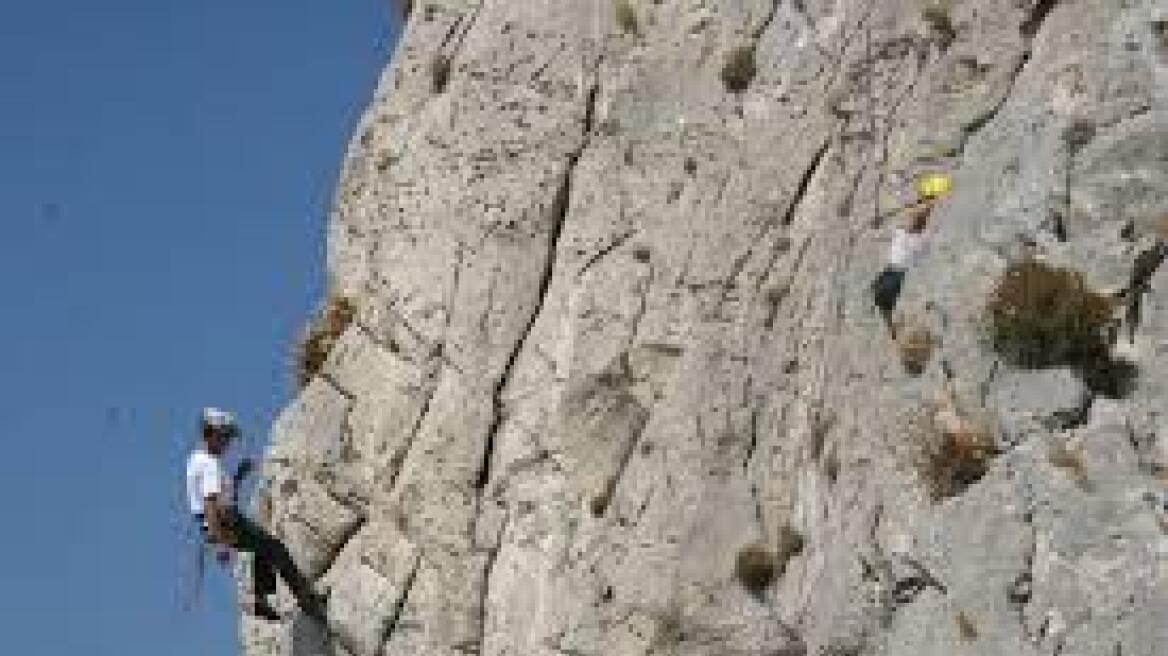 Κρήτη: Εγκλωβίστηκε στο βράχο στη διάρκεια του μαθήματος αναρρίχησης