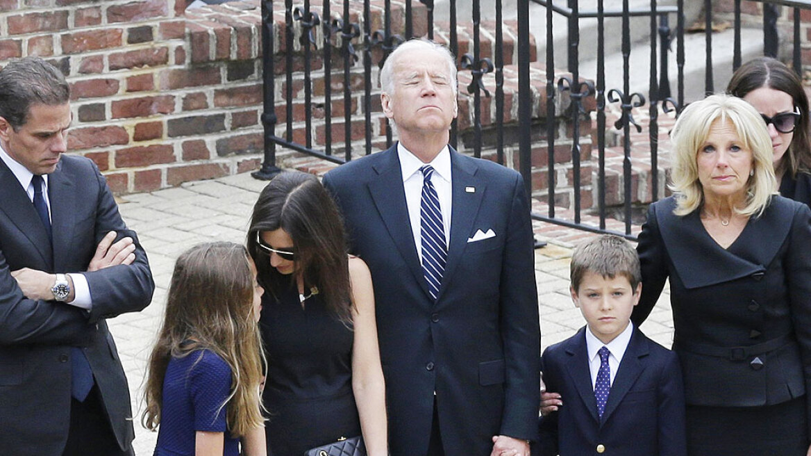O Joe Biden αποχαιρετά το γιο του (φωτό)