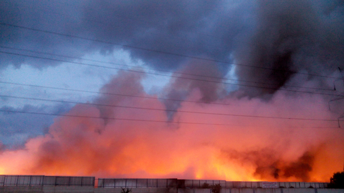 Μεγάλη πυρκαγιά σε εργοστάσιο ανακύκλωσης στον Ασπρόπυργο