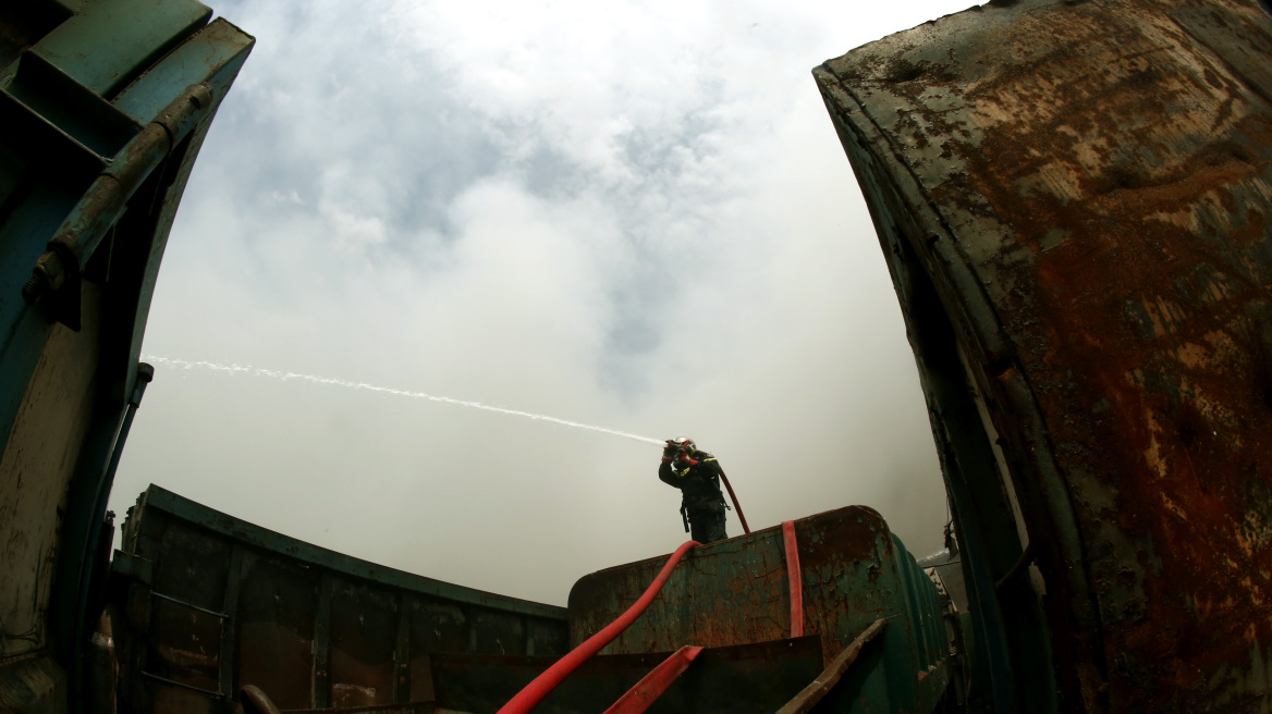 Ασπρόπυργος: Πνίγεται η Αττική από τοξικό νέφος που προκάλεσε η πυρκαγιά