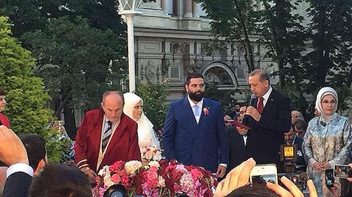 Τουρκία: Σε γάμο «τρολ» των social media πήγε ο Ερντογάν!