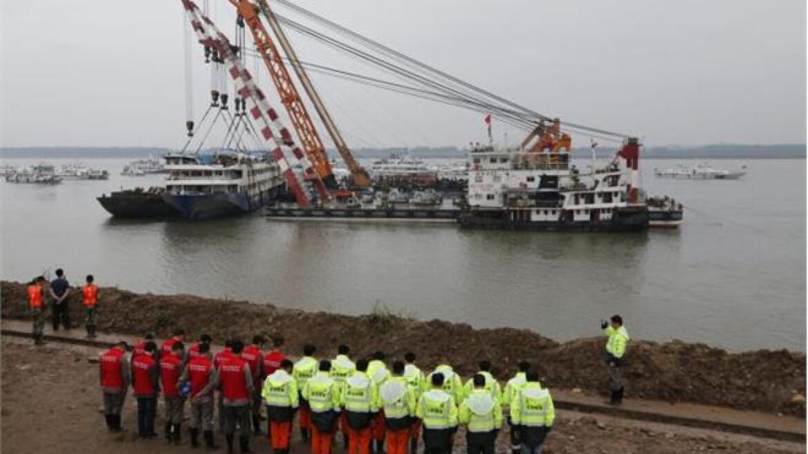 Κίνα: 12 άνθρωποι επέζησαν - 442 πνίγηκαν, από το ναυάγιο στον ποταμό Γιανγκτσέ
