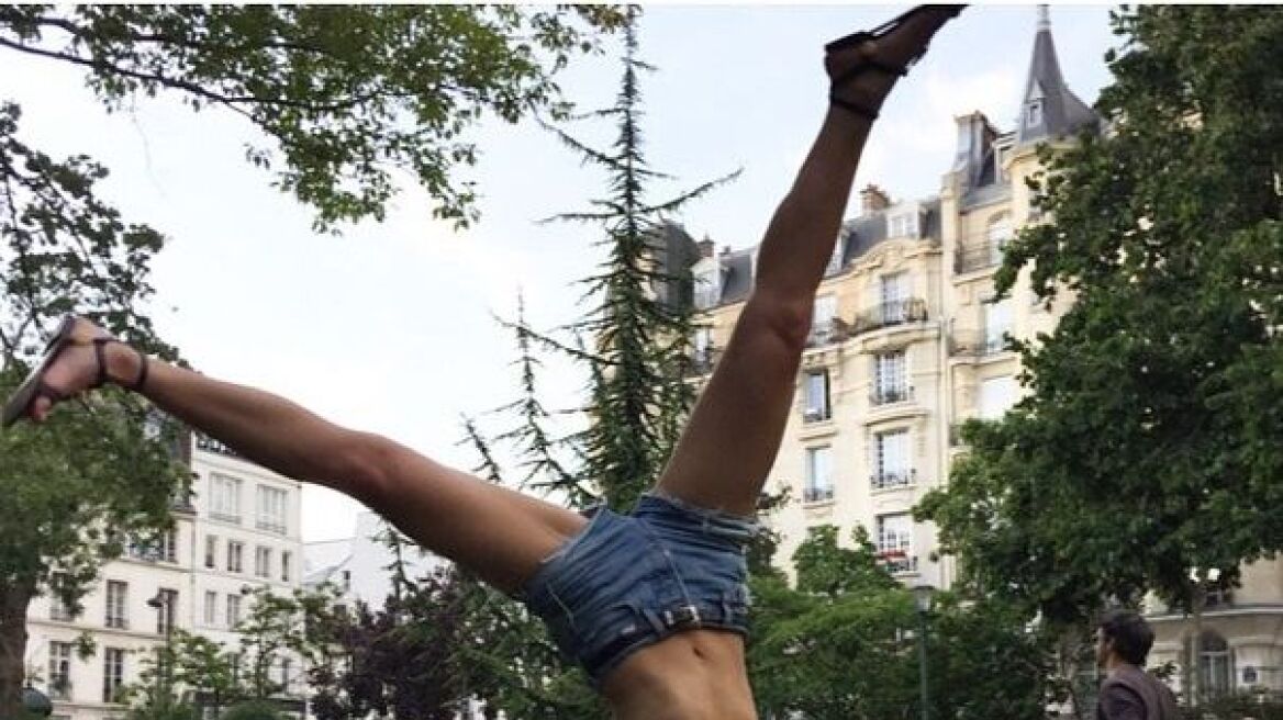Ακροβατικά σε πάρκο στο Παρίσι για την Μπαρ Ρεφαέλι 