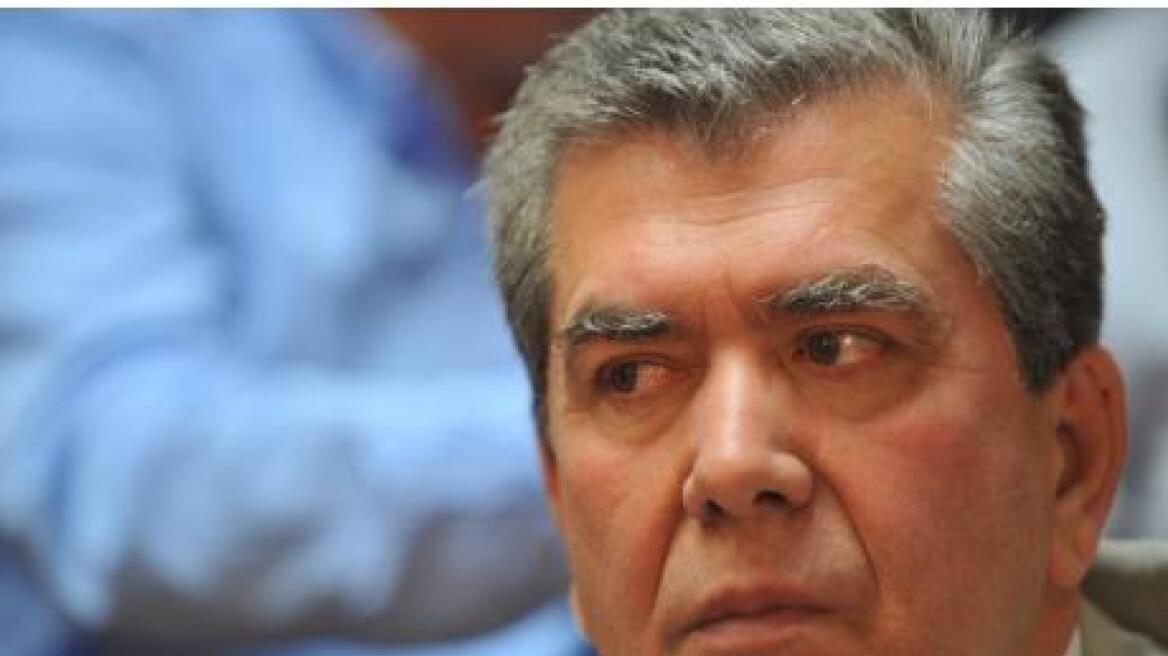 Μητρόπουλος: «Πάνε να μας χρεοκοπήσουν εντός ευρώ»