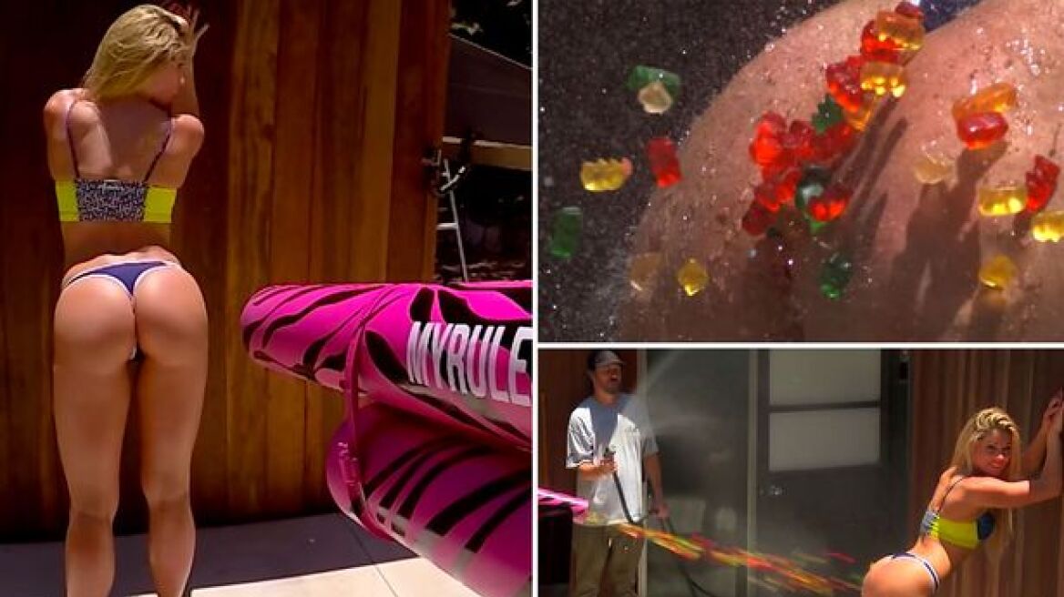 Δείτε το βίντεο: Τα οπίσθια μοντέλου βομβαρδίζονται με ζελεδάκια!