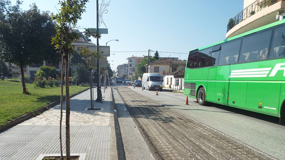 Τρίκαλα: Ξεκίνησαν τα έργα στους δρόμους για την υποδοχή των λεωφορείων χωρίς οδηγό!