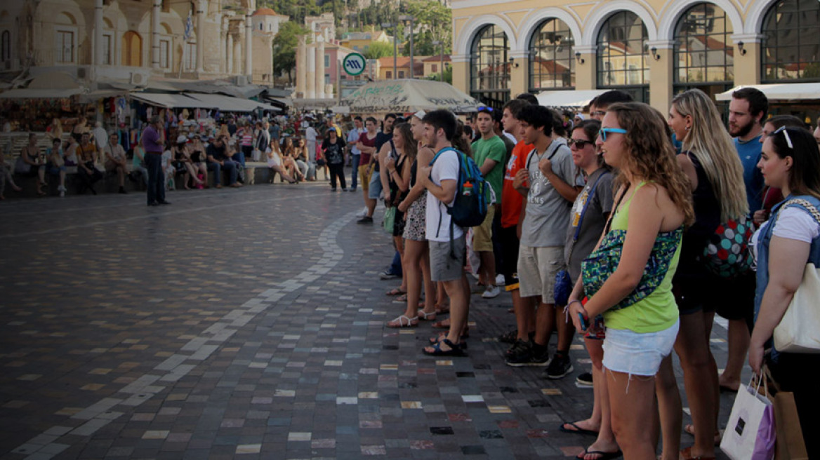 Επίσημες συστάσεις στους τουρίστες στην Ελλάδα: Να έχετε μαζί σας ευρώ