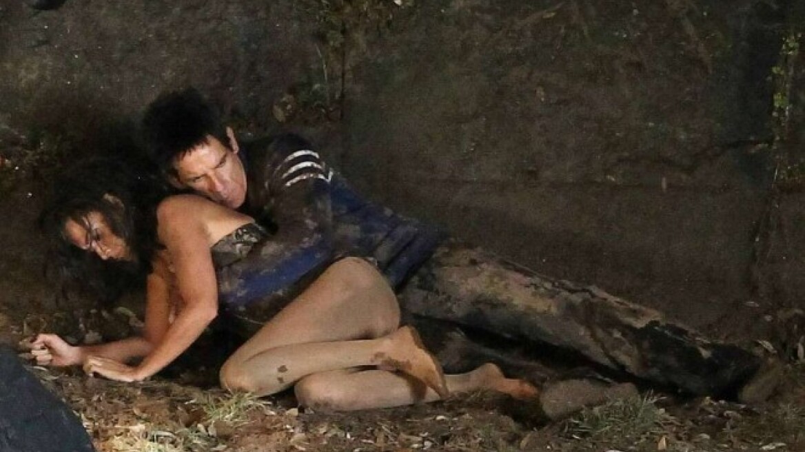 Penelope Cruz: Δείτε τη να κυλιέται στη λάσπη
