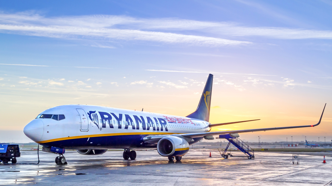 Ryanair: «Έκοψε» στους Έλληνες την πληρωμή εισιτηρίων με πιστωτικές κάρτες 
