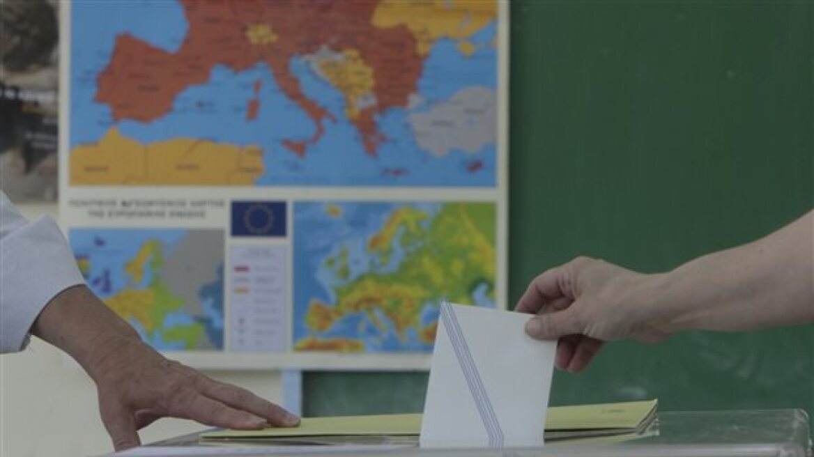 Ντέρμπι δείχνουν τα γκάλοπ - «Μάχη» ψήφο με ψήφο για να μην βγούμε από το ευρώ 