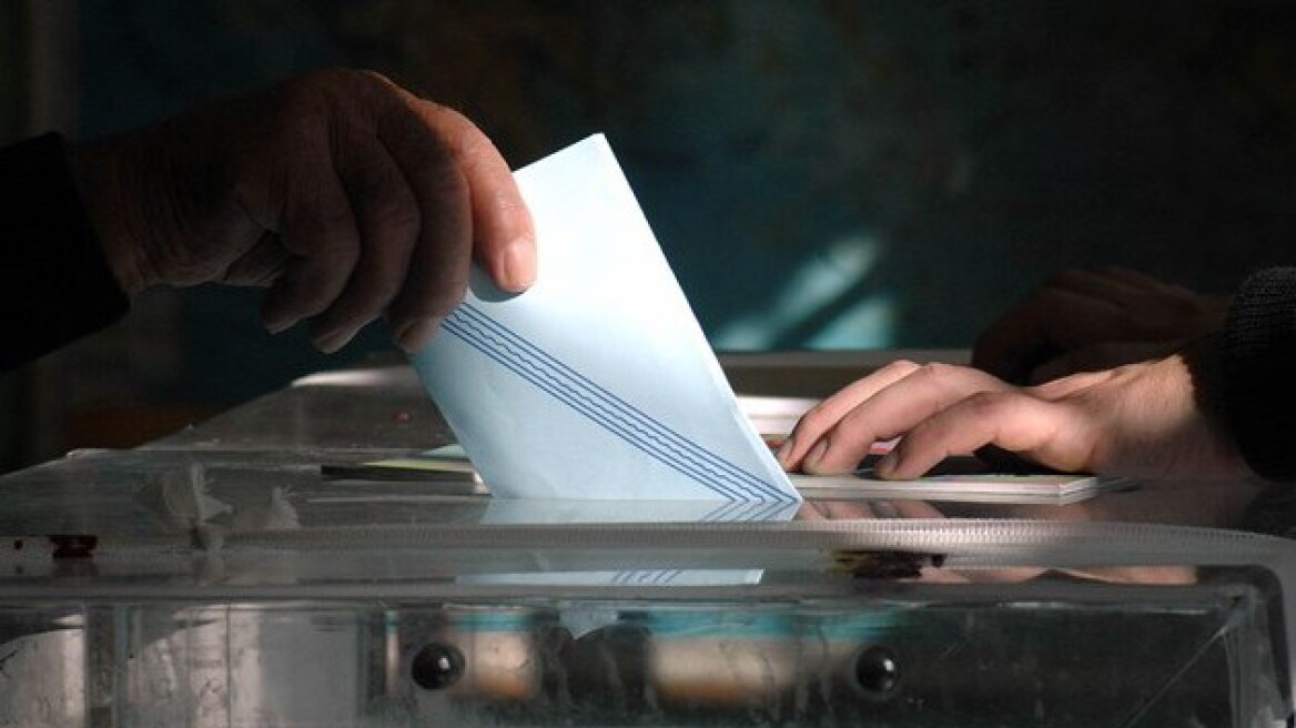 Δημοψήφισμα Κυριακής: Ψάχνουν ακόμη φακέλους για τα ψηφοδέλτια 