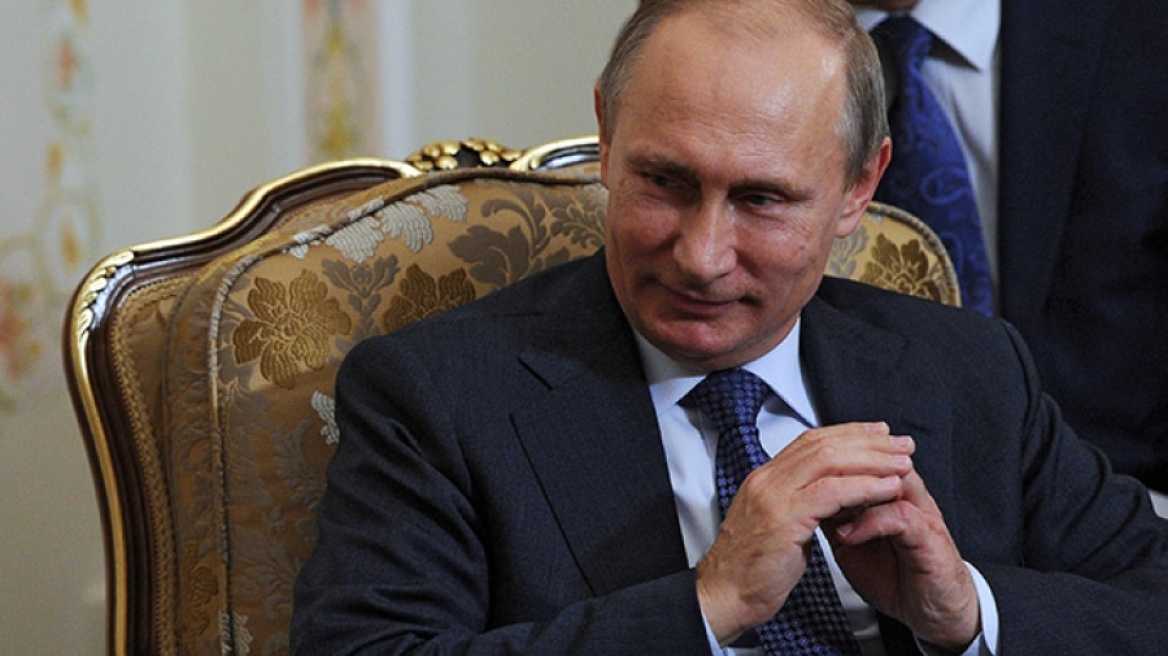 Reuters: Ο Πούτιν τρίβει τα χέρια του όσο βαθαίνει η κρίση στην Ελλάδα