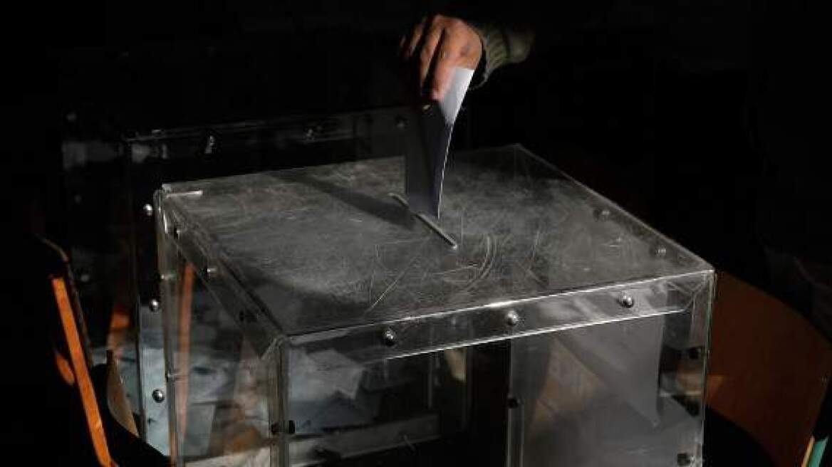 Οδηγίες για το δημοψήφισμα: Άνοιξαν οι κάλπες - Mόνο με σταυρό έγκυρο το ψηφοδέλτιο