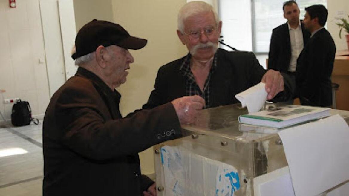 Μυτιλήνη: Από τους 697 εγγεγραμμένους ψηφίζουν οι 14 - Οι υπόλοιποι είναι γεννημένοι το 1899
