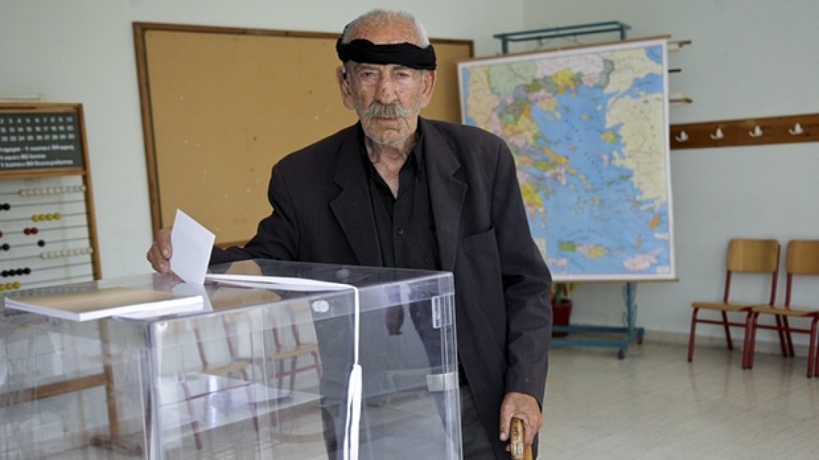 Φωτογραφίες: Οι Έλληνες ψηφίζουν το ευρωπαϊκό τους μέλλον