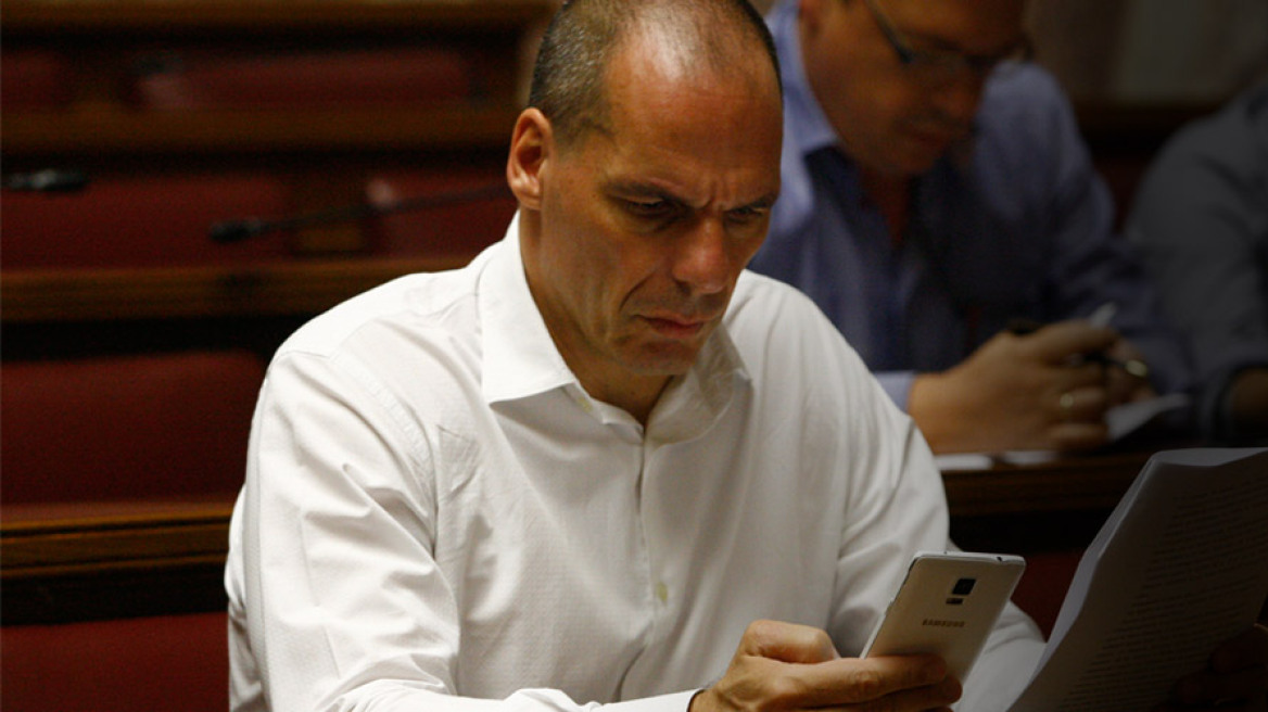 Βαρουφάκης: Δεν θα ψηφίσω απόψε στη Βουλή - Μπήκε στο πλοίο για Αίγινα