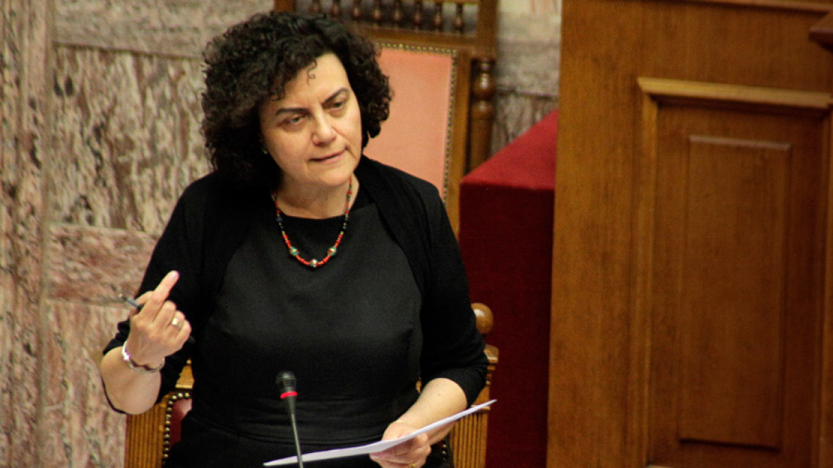 Παραιτήθηκε για πολιτικούς λόγους η Βαλαβάνη - Λέει ότι δεν είναι η υπουργός που έβγαλε 200.000
