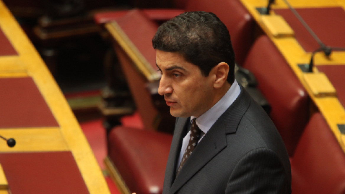Αυγενάκης προς κυβέρνηση: Δώστε το όνομα του υπουργού που «σήκωσε» 200.000 ευρώ 