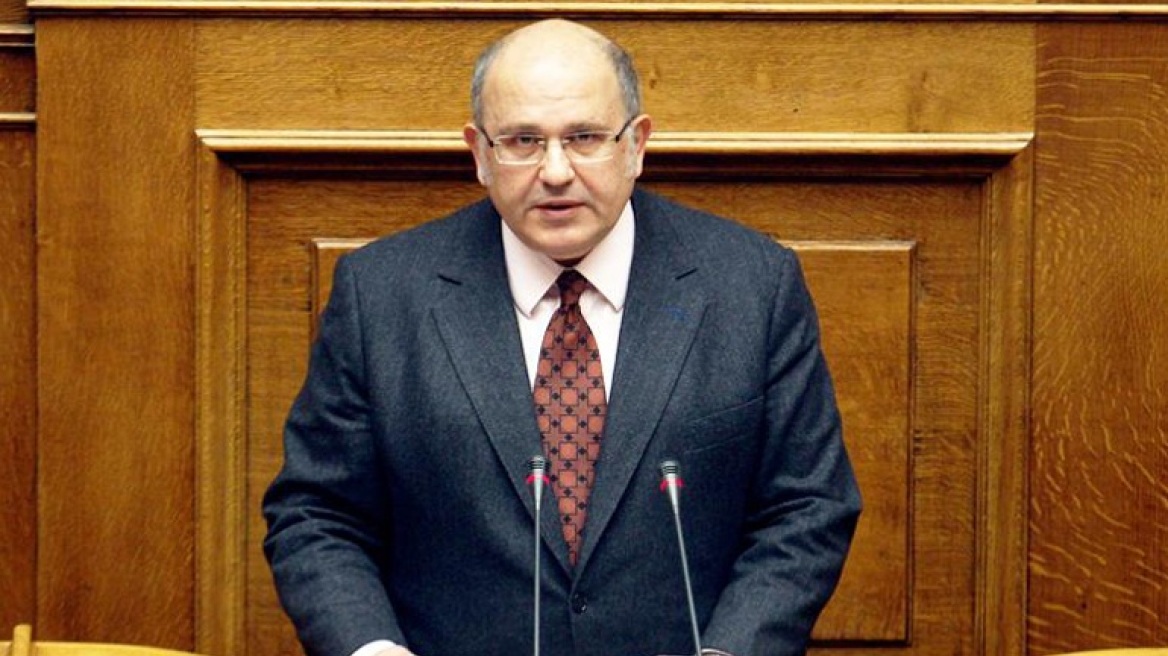Ξυδάκης: «Υπουργός που καταψήφισε δεν μπορεί να σταθεί»