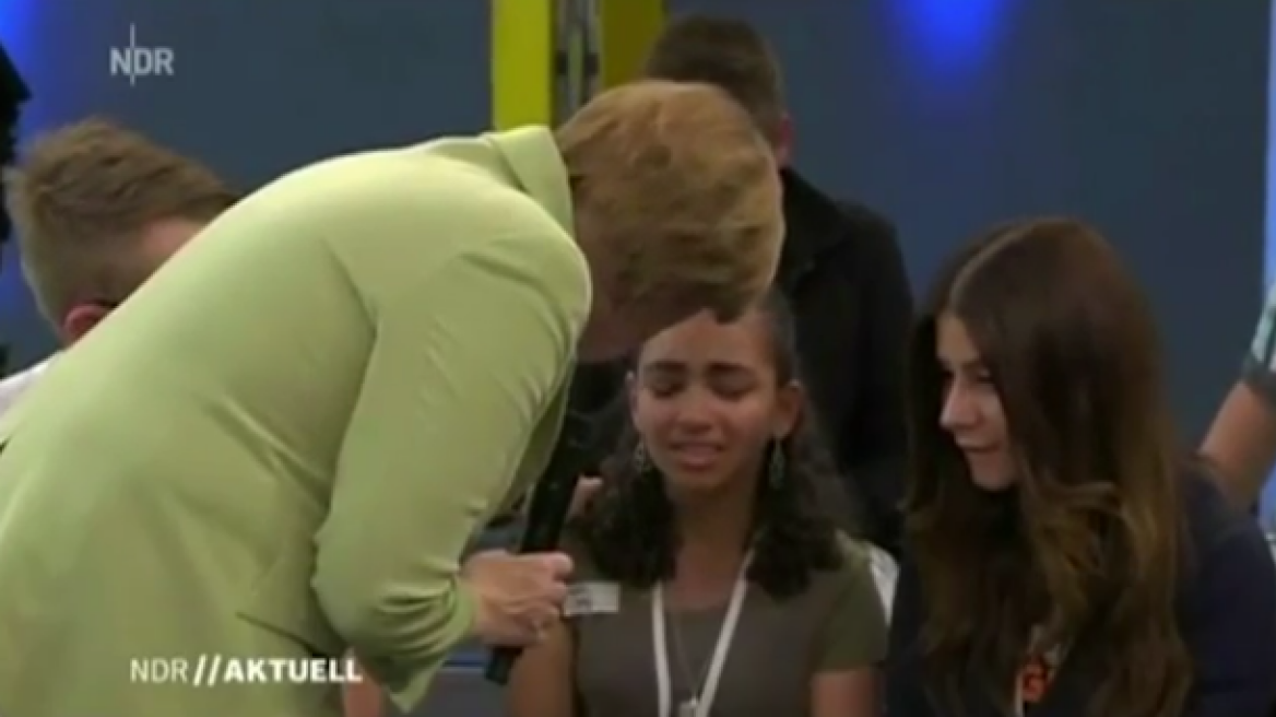 Βίντεο: Πώς η Μέρκελ έκανε ένα μικρό κορίτσι να κλάψει!