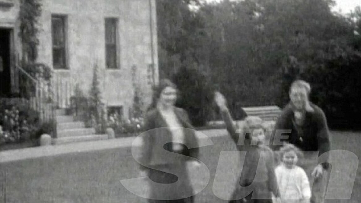 Φωτογραφία: Η Βασίλισσα Ελισάβετ μαθαίνει να χαιρετά ναζιστικά σε ηλικία επτά ετών