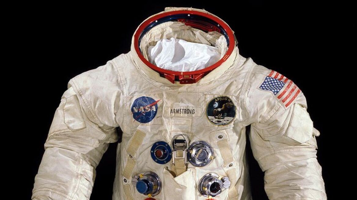 HΠΑ: 500.000 δολάρια για την διάσωση της στολής του πρώτου αστροναύτη