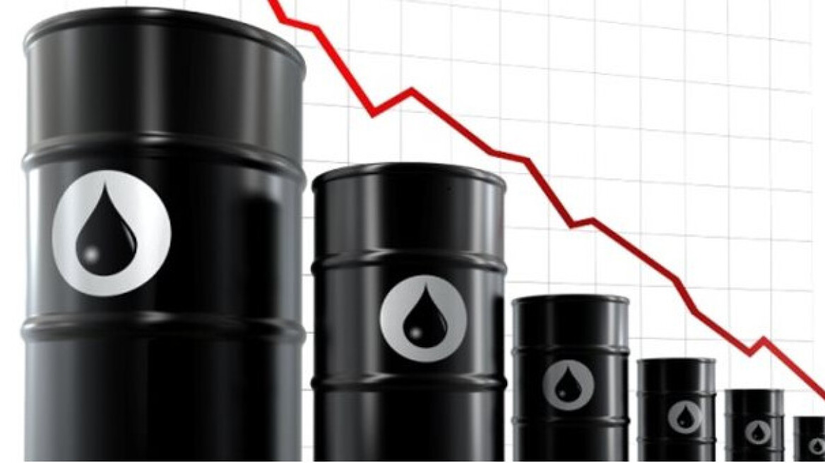 «Έπεσε» κάτω από τα 50 δολάρια το πετρέλαιο