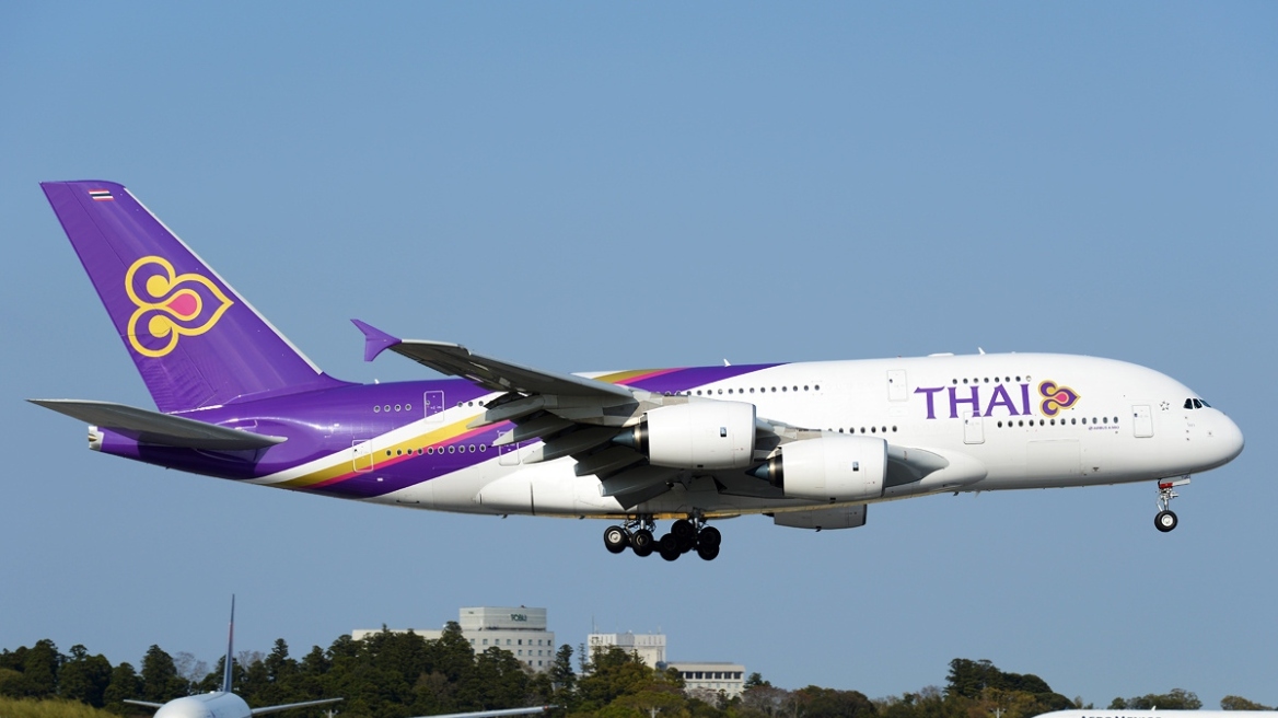 Περικοπή 1.401 θέσεων στην Thai Airways