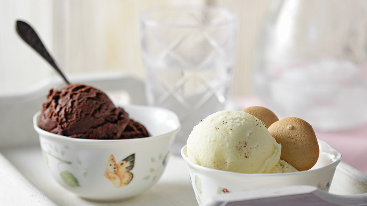 Παγωτό βανίλια και σοκολάτα με άρωμα καφέ
