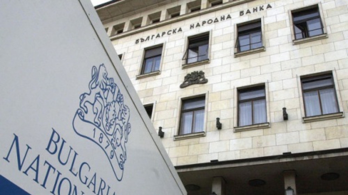 Χιλιάδες ανοίγουν τραπεζικούς λογαριασμούς στα Βαλκάνια για να παρακάμψουν τα capital controls
