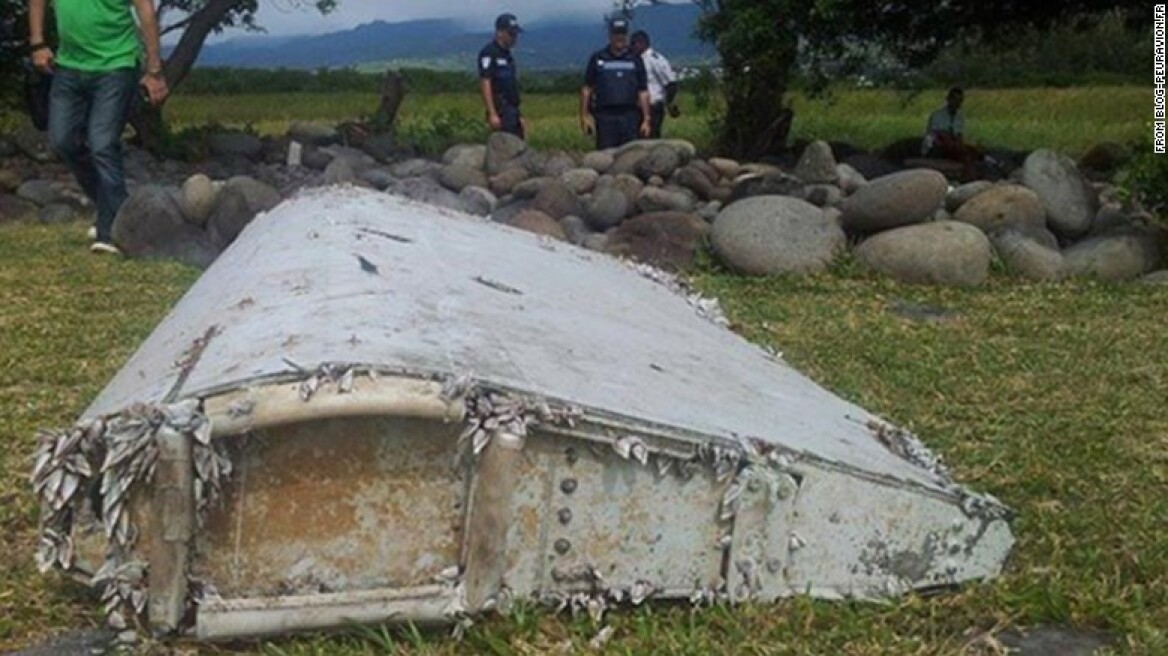 Malaysian Airlines: Έκρηξη στον αέρα και όχι πρόσκρουση «δείχνουν» τα ευρήματα