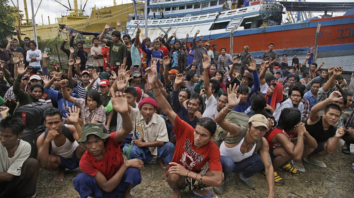 Παπούα Νέα Γουινέα: 33 αλιευτικά με σκλάβους από τη Βιρμανία