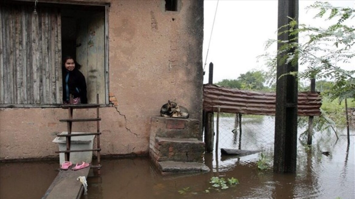 Πάνω από 400.000 άνθρωποι εγκατέλειψαν τα σπίτια τους από τις πλημμύρες στην Παραγουάη 