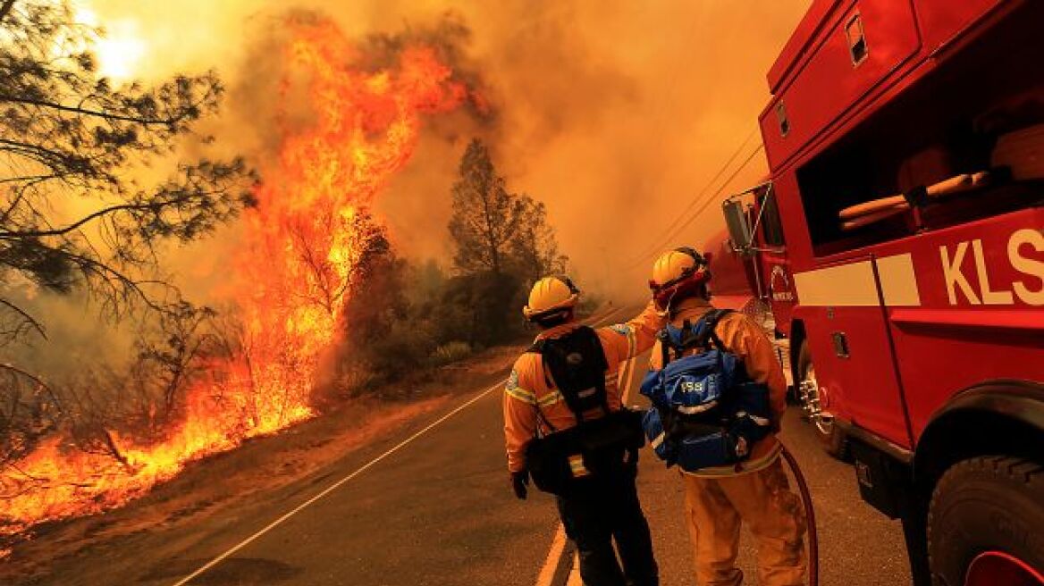 Δείτε βίντεο και φωτό: «Επίγεια κόλαση» από τις τεράστιες πυρκαγιές στην Καλιφόρνια