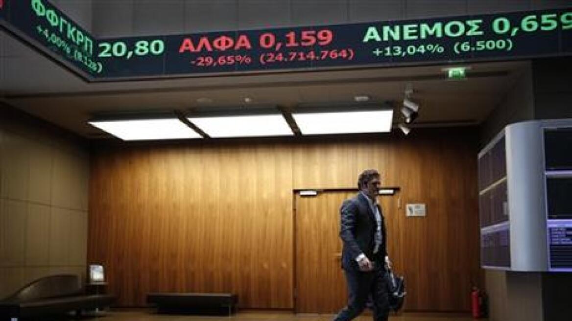 Associated Press: Το ελληνικό Χρηματιστήριο πέφτει από το ενδεχόμενο εκλογών