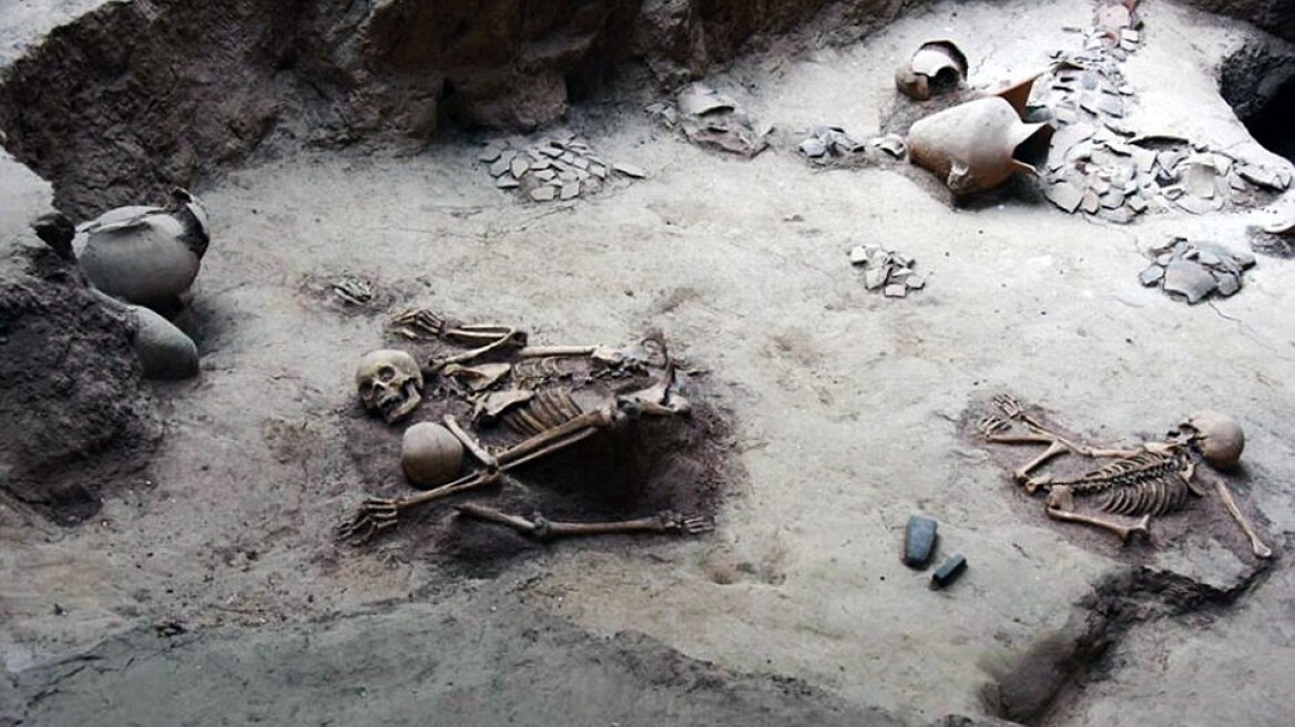 Συγκινητική ιστορία: Μητέρα και γιος αγκαλιασμένοι 4.000 χρόνια!