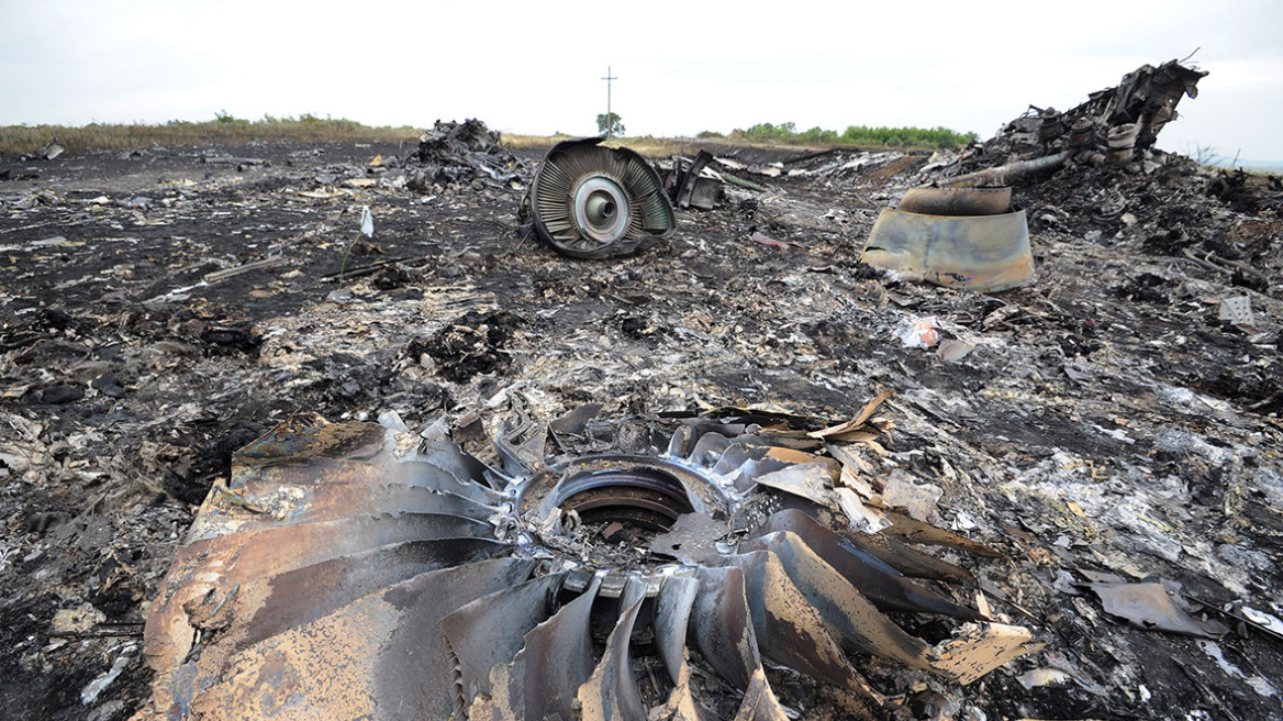 Ολλανδοί εισαγγελείς: Ρωσικό πύραυλο «δείχνουν» τα ευρήματα στο σημείο κατάρριψης της πτήσης MH17