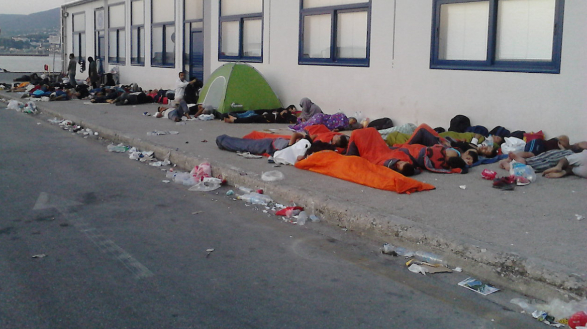 Μεταναστευτική «βόμβα» και στη Μυτιλήνη: 3.000 μετανάστες περιμένουν πλοίο να φύγουν
