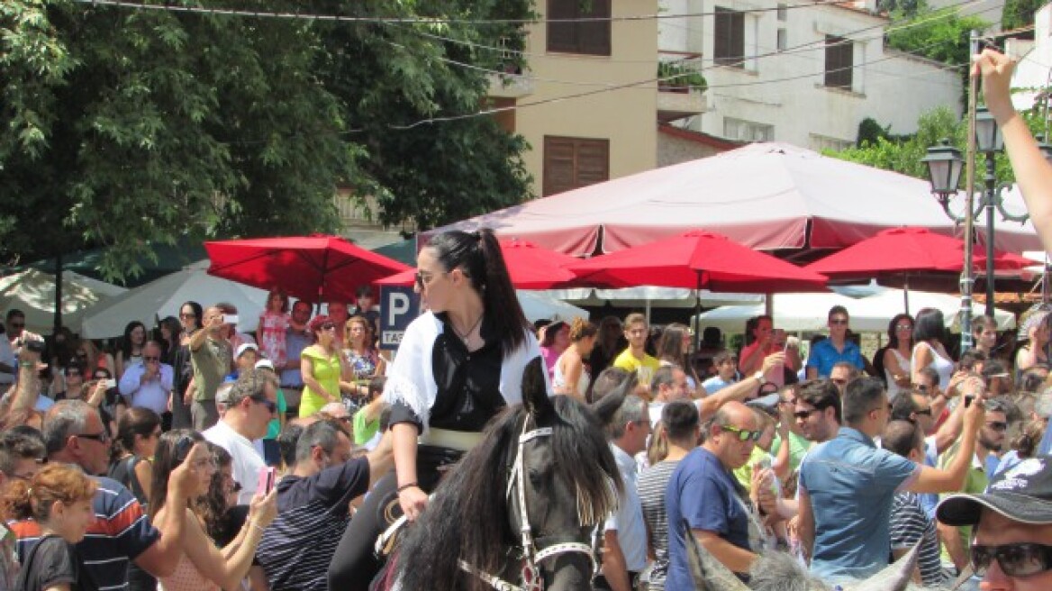 Φωτογραφίες: Η παρέλαση των Καβαλάρηδων στη Σιάτιστα