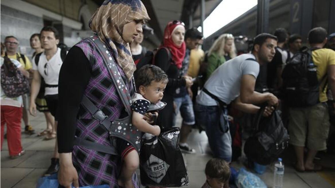 Περίπου 300 Σύροι πρόσφυγες αποβιβάστηκαν στο λιμάνι της Καβάλας