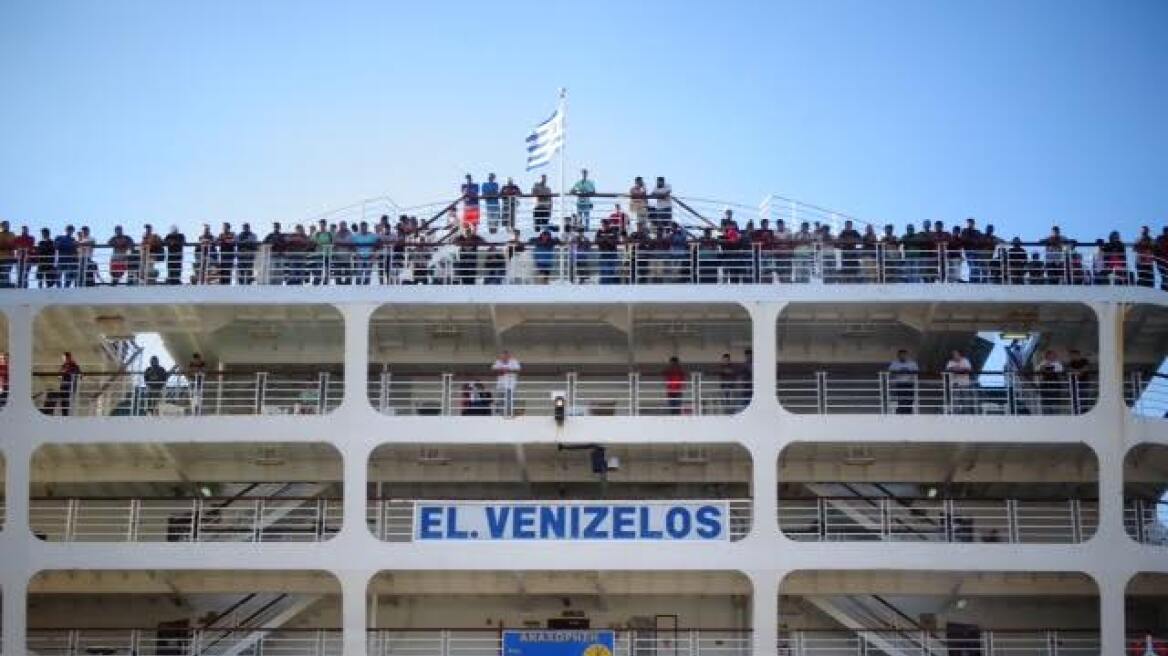 Στο Πειραιά και πάλι το «Ελ. Βενιζέλος» με 2.500 πρόσφυγες