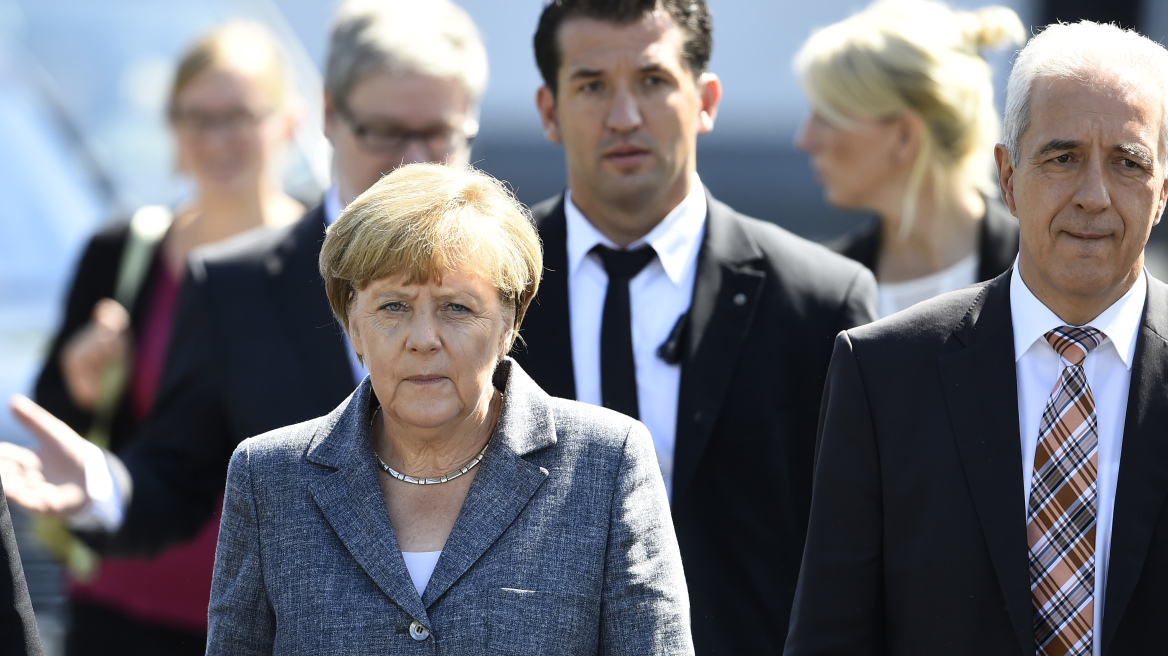 Μέρκελ: Την αποθεώνουν οι Σύροι και την αποδοκιμάζουν οι Γερμανοί