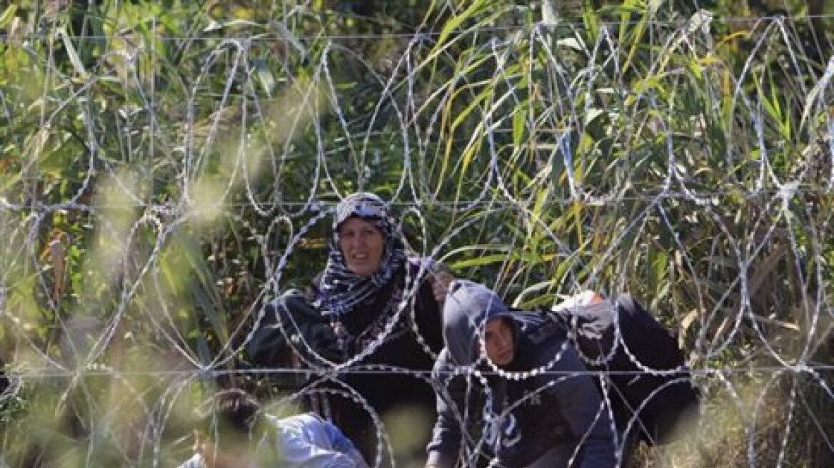 Ουγγαρία: Ολοκληρώθηκε το πρώτο τμήμα του φράχτη στα σύνορα με τη Σερβία