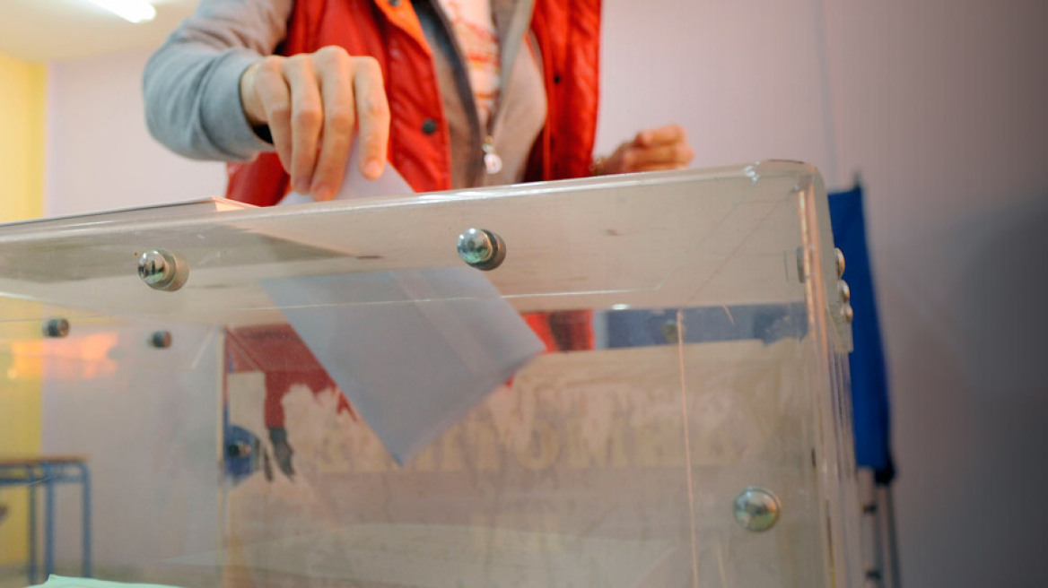 Δημοσκοπήσεις: Στο νήμα η πρωτιά για ΣΥΡΙΖΑ και ΝΔ - Με οχτώ κόμματα η νέα Βουλή