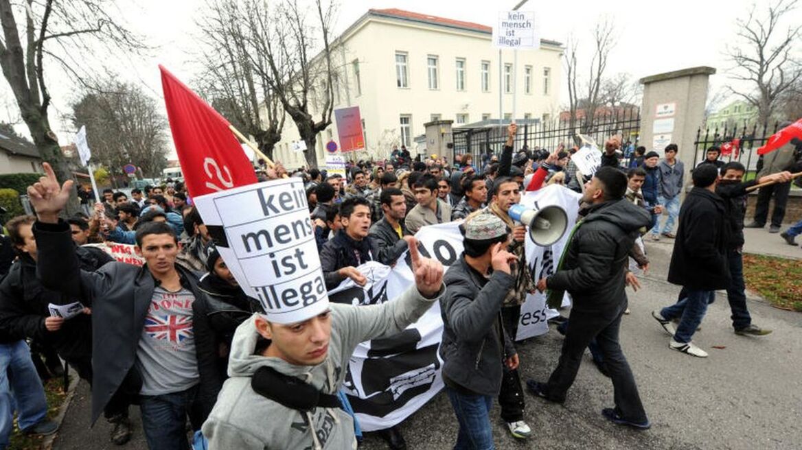 Αυστρία: Μεγάλη διαδήλωση στη Βιέννη για τους 71 νεκρούς μετανάστες