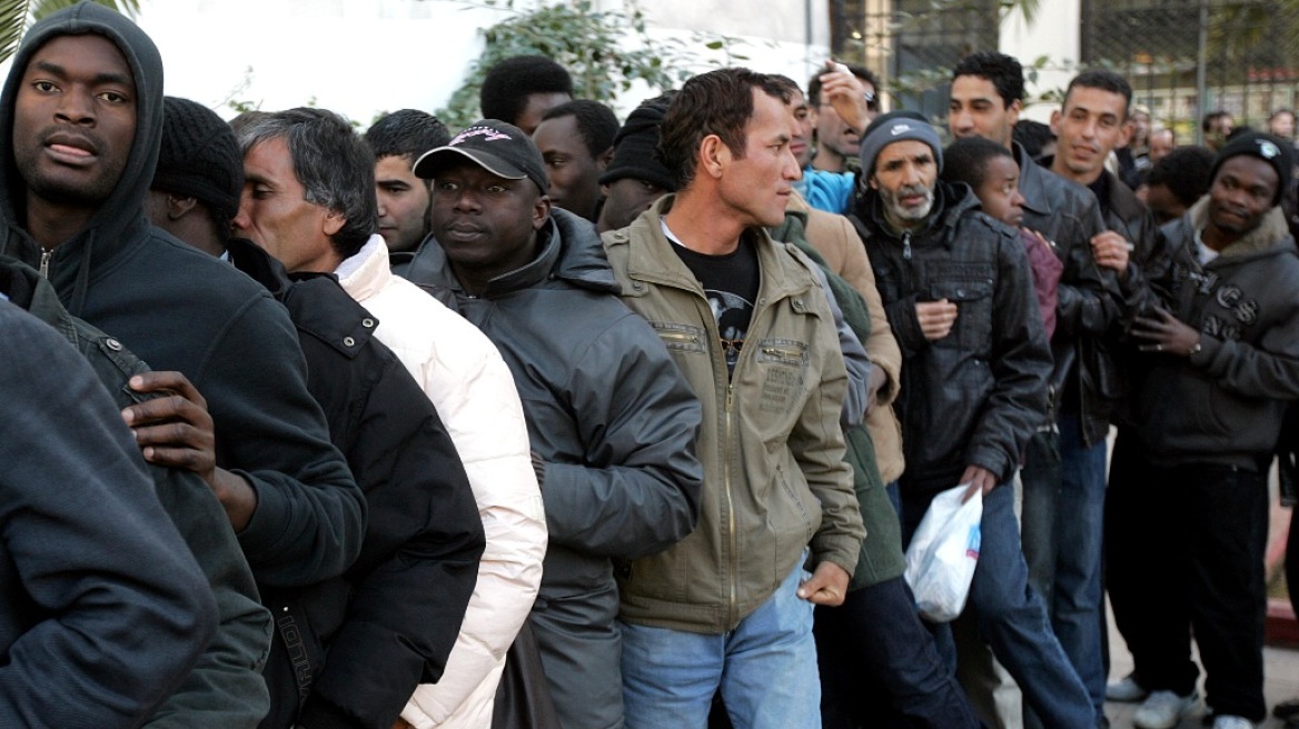 Περισσότεροι από 13.000 μετανάστες μετέτρεψαν τη Λέσβο σε έναν απέραντο καταυλισμό