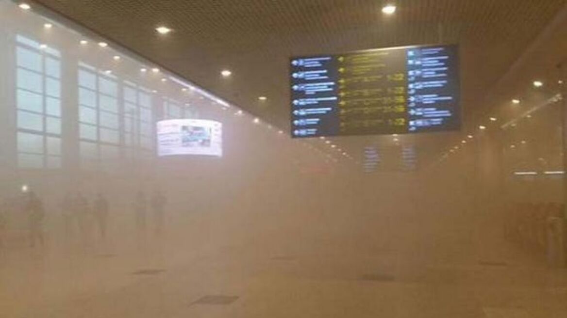 Φωτιά στο αεροδρόμιο Ντομοντέντοβο της Μόσχας 