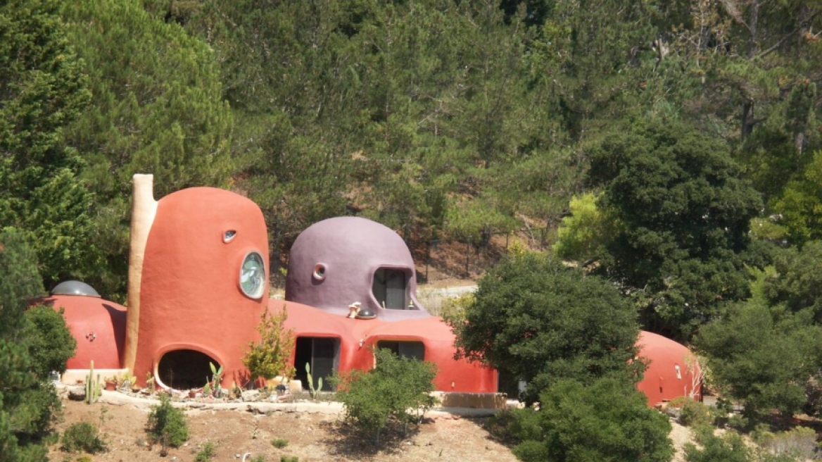 Δείτε το εντυπωσιακό σπίτι των Flintstone που πωλείται $4,2 εκατ.