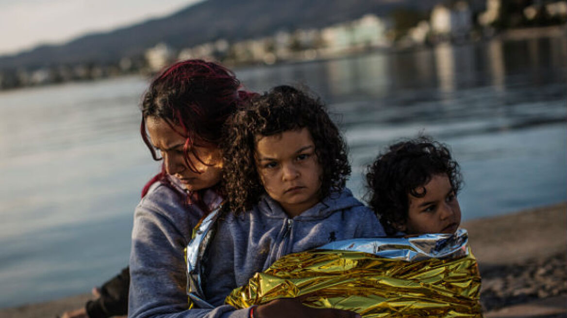 Spiegel: Ο Γιούνκερ σχεδιάζει πρόστιμα για χώρες που δεν δέχονται πρόσφυγες